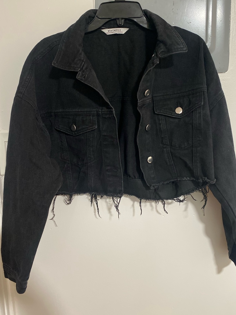 BLUEDENIM Black Cropped Frayed-Hem Denim Jacket